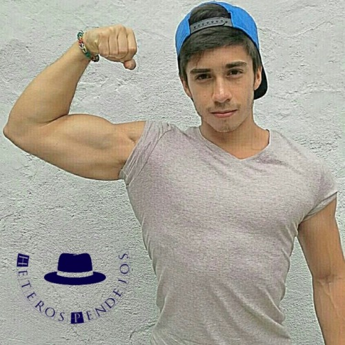 ian-paris28:  cazador122332: heterospendejos:   Hetero mamado de gym.         Reblog para mas. ❤   REBLOGUEA   