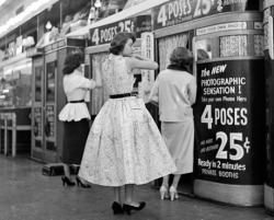 vintagegal:  Frank Larson- Photo booth, NYC, 1954 