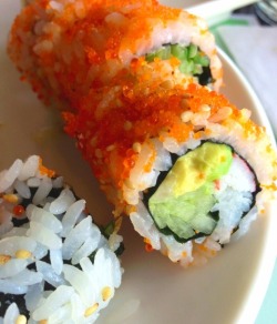 kidsof-thewild:  toulipes:  bomb—shell:  kluah:  ay  SUSHI!!!