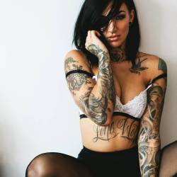 famousinkedmodels:  Famous Inked Model @ItsBeepss | Canada  Photo