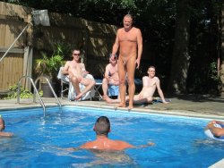 Naked pool party and BBQ today with some mates https://t.co/JNqwtDdnA6