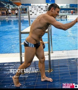 thecelebarchive:    Tom Daley Shows Off His Incred-i-Bulge!Gallery