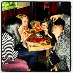 Yeah I ordered pizza to the bar. @annahilation @dianasaurus___rex