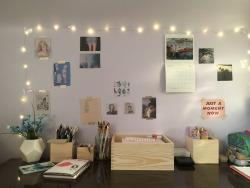 contramonet:  my desk is coming along so nicely 