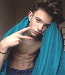 those-cute-boys:  More cute boys here: http://www.thosecuteboys.com