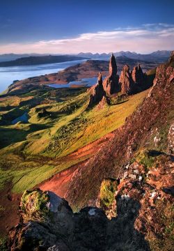 bluepueblo:  Old Man of Storr, Isle of Skye, Scotland photo via