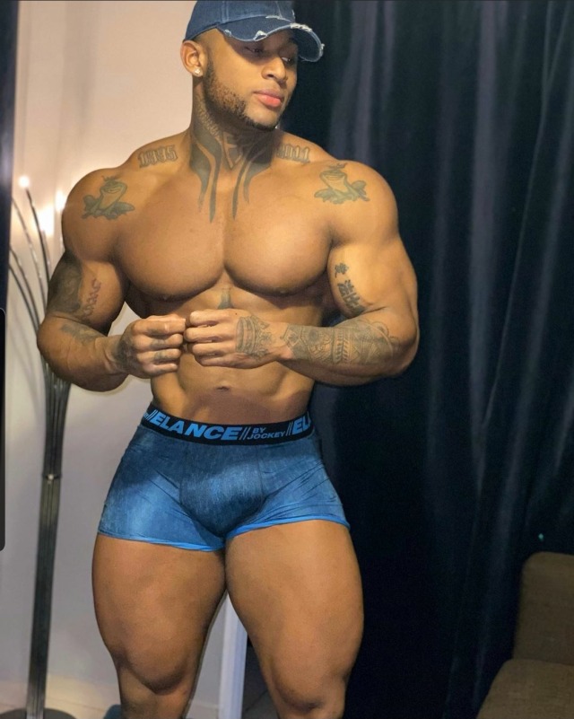 biscuitbeets:🇩🇴 Yes gawd he so sexy as fuck😍😍😍😍😍😍