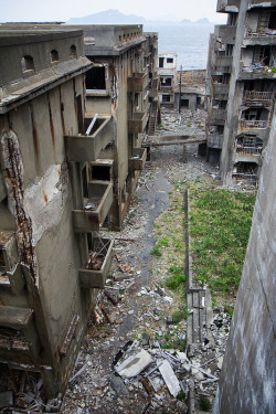 destroyed-and-abandoned:  Japan’s abandoned Hashima Island