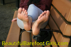 beautifulbarefootgirls:Alisha is already barefoot and excited