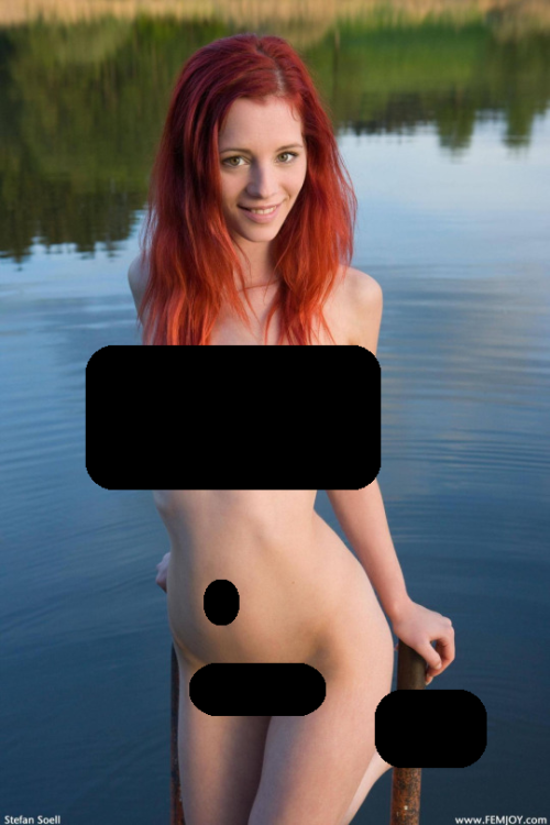bigblackbars:  Even the belly button, damn.