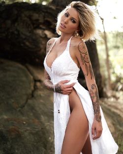 alt-girls-paradise:  Tina Louise - Watch tattooed chicks fucked