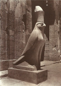 totenbuch:  Statue of Horus at Edfu.  Heru
