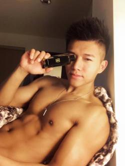 evianguy: Hawt Asian Stud! 