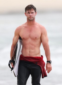 hotfamousmen:  Chris Hemsworth