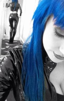 leatherandlatexselfies:  Jess