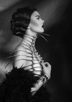 altfashionofficial:Gorgeous vintage horror inspired couture photoshoot,