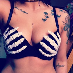 dafuqisyou:  I love it. #bra #skeleton #bones #obsessed 
