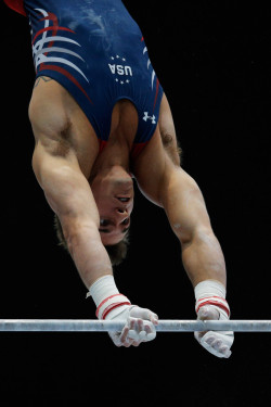 malepitstop:  thatswhyilovesports:  Sam Mikulak (Artistic Gymnastics)