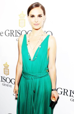 actressnatalieportman:  Natalie Portman attends the De Grisogono