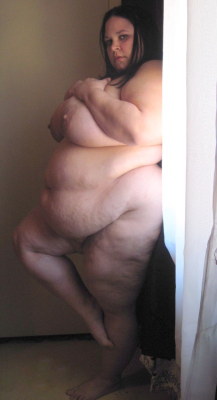 bbwbellies:  Incredible side view!