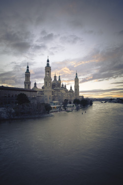 travelingcolors:  River Ebro in Zaragoza | Spain (by Francesco