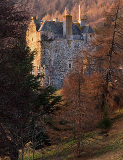 archaicwonder:  Niedpath Castle, Scotland Sir William de Haya
