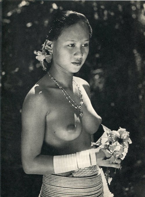 oldalbum:  K. F. Wong - Young Iban Mother, Borneo, 1960