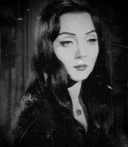  Morticia Addams, Carolyn Jones 