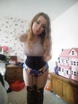 littlelolikat:  so I dressed up in a super boompa and an underbust