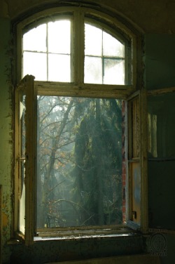 abandonedporn:  By Nouveau Voyages 