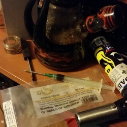 tokemaster1000:  Dabbin on this og kush co2. So good #stonersunday