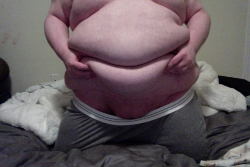 chubbytogepi:  My first photoset. Enjoy  Love that double belly