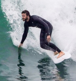 vjbrendan:  Yes Please… Liam Hemsworth Surfing in Malibuhttp://www.vjbrendan.com/2017/02/yes-please-liam-hemsworth-surfing-in.html