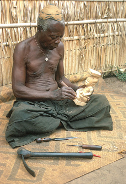 Via Vintage Congo:Kuba sculptor carving a dynastic statue called