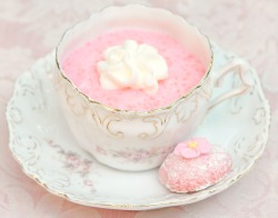 kawaiistomp:  Pink tapioca ~ (photo credit and recipe in source