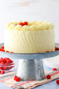 foodffs:  RASPBERRY DREAM CAKEFollow for recipesIs this how you