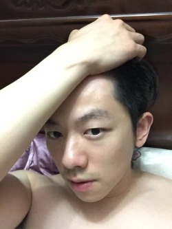 ikadongo:    Chinese cute guy’s selfies  (2am/Oct7)