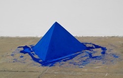 ruiard:  Lothar Baumgarten - Tetrahedron10 kg cobalt pigment