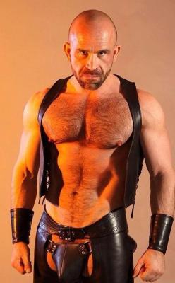 thumper339:  HOT, buzzed, hairy, hunky leather dom wit’ hot