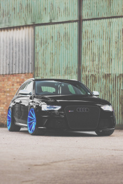 avenuesofinspiration:  Audi B8 RS4 | Photographer © | AOI