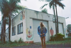 dead-portrait:  an old fruit shed left to perish.  canon eos