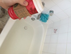 methhomework:  instagrarn:  Love my peppermint mocha bath bomb