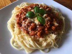 food-porn-diary:  Spaghetti bolognese [1334x 750]