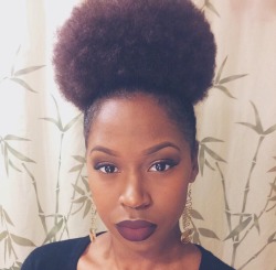 roundcrownqueen:  afro puff or afro? 