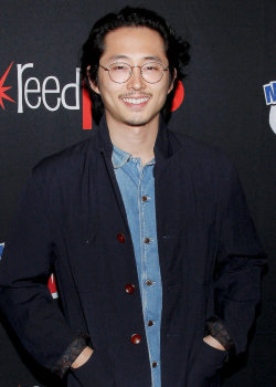 dailytwdcast: Steven Yeun poses for a photo backstage as Netflix