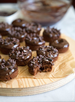 fullcravings:  Triple Chocolate Baked Doughnuts