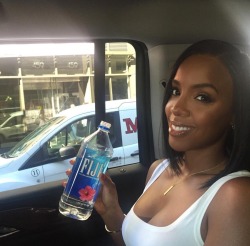 pvpisorude:Kelly Rowland looking like Fiji pays her in gold to