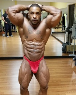 Dectric Lewis - Ready to compete and showing off an overloaded