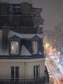 bluepueblo:  Snowy Night, Paris, France photo via carolina 