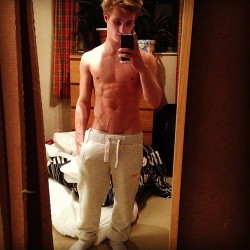 just-a-twink-again:  jack laugher 